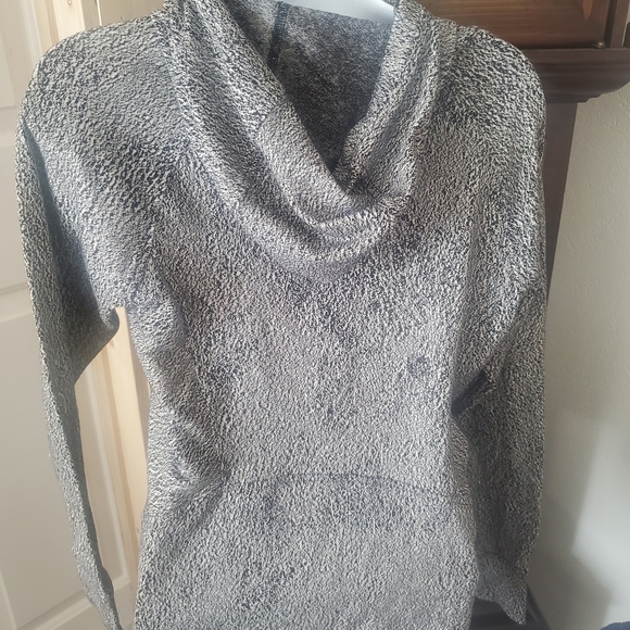 Black and gray sweater size 4 lululemon - Picture 2 of 4